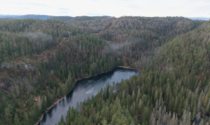 Vue aérienne du site norvégien de Fensfeltet abritant quelque 8,8 millions de tonnes de terres rares à Ulefoss, au sud-ouest d'Oslo, le 11 décembre 2025  ( AFP / Sulejman Alihodzic )