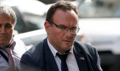 FRANCE: ABAD, ÉCARTÉ DU GOUVERNEMENT, DÉNONCE DES "CALOMNIES IGNOBLES"