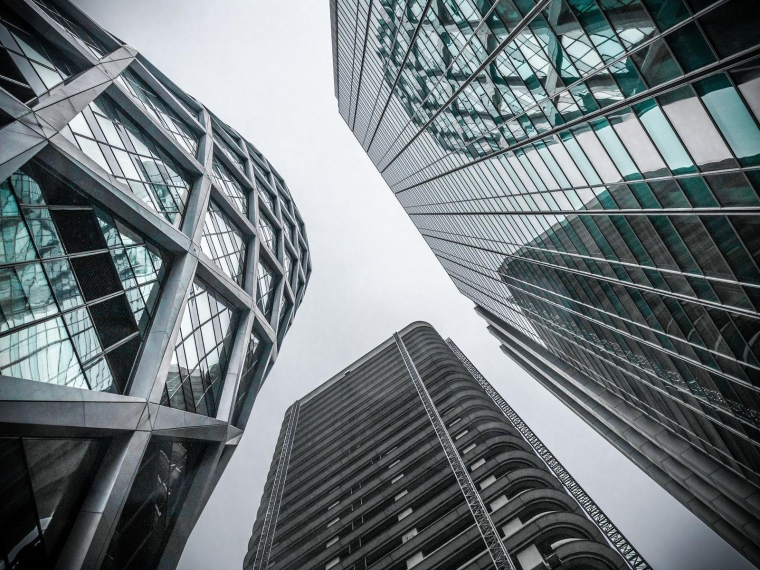 grattes ciel 2 (Crédits: Unsplash - Vincent NICOLAS)