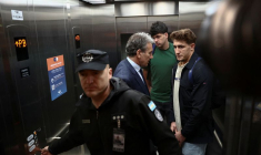 Les joueurs de rugby Oscar Jegou et Hugo Auradou, quittant l'Argentine