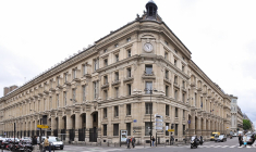 La poste centrale du Louvre, au carrefour entre la rue du Louvre et la rue EtienneMarcel (Crédit photo: Philippe Alès - Wikimedia commons)