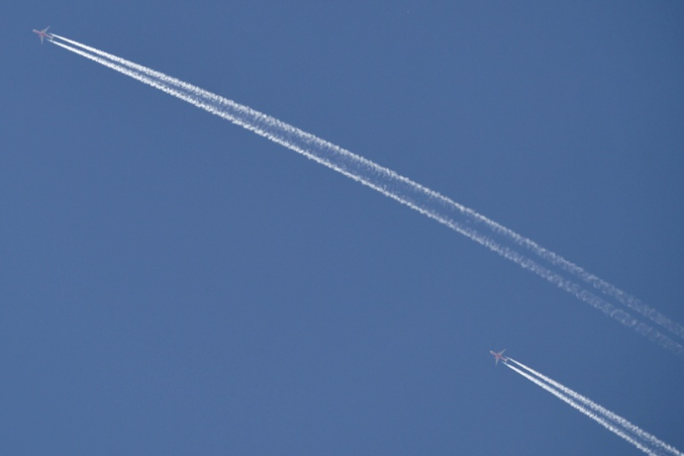 Le réchauffement provoqué par ces traînées "est du même ordre de grandeur que l'impact climatique des émissions de CO2" ( AFP / Farooq NAEEM )