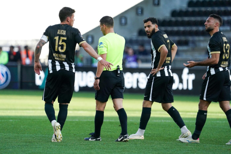 Non, l’arbitre d'Angers - PSG n'a pas fait d'erreur
