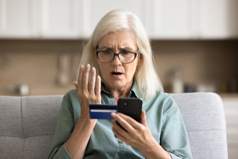 Il existe des moyens alternatifs pour signaler une fraude bancaire ( Crédits photo: © Fizkes - stock.adobe.com)