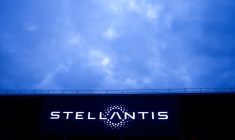 Le logo de Stellantis près de Paris