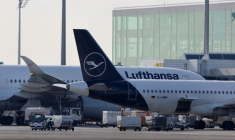 Des avions de la compagnie Lufthansa sont vus sur le tarmac de l'aéroport international de Munich