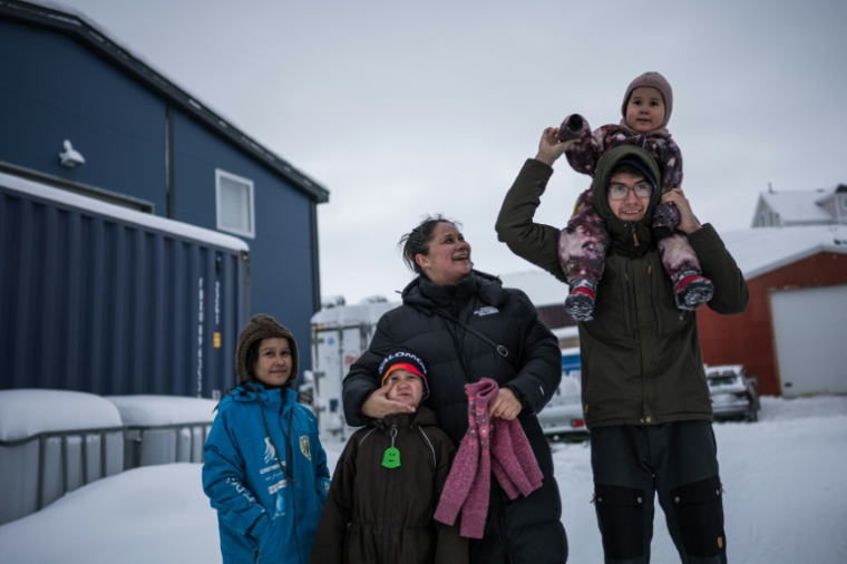 Lykke Lynge et ses quatre enfants à  Nuuk, la capitale du Groenland, le 19 janvier 2026  ( AFP / Jonathan NACKSTRAND )