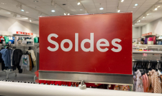 (Crédits photo : Adobe Stock - Soldes d'hiver dates et départements)