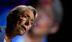 La Première ministre Élisabeth Borne confirme avoir engagé "une réflexion" sur les ruptures conventionnelles.  ( AFP / DAMIEN MEYER )