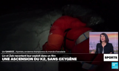 Alpinisme : l'exploit de Liv Sansoz et Zeb Roche qui ont gravit le K2 sans oxygène avant de descendre en parapente biplace