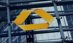 MISE EN GARDE DE L'EUROPE CONTRE LE RISQUE SYSTÉMIQUE, DEUTSCHE ET COMMERZBANK VISÉS