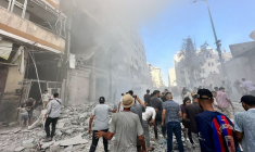 Conséquences d'une frappe israélienne sur un immeuble résidentiel à Gaza