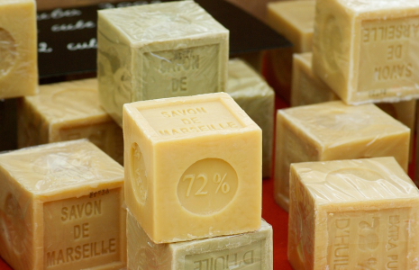 Le véritable savon de Marseille est très peu présent dans les rayons français. (illustration) (Pixabay / jackmac34)