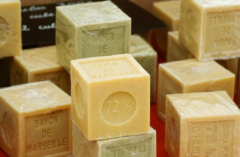 Le véritable savon de Marseille est très peu présent dans les rayons français. (illustration) (Pixabay / jackmac34)