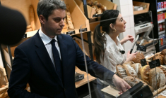 Gabriel Attal, secrétaire général de Renaissance, visite une boulangerie à Vanves, près de Paris, à l'occasion de la Journée internationale des travailleurs, le 1er mai 2026   French government rejected a bill, notably championed by former Prime Minister Gabriel Attal, that would have allowed employees in food shops, florists, and cultural institutions to work on May 1st. The government has narrowed this possibility down to bakers and florists only, subject to agreements within these sectors, with a bill expected to come into effect before May 1st, 2027. ( AFP / Julie SEBADELHA )