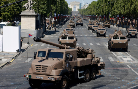 Des Caesar lors du défilé du 14-juillet en 2023 à Paris, sur les Champs-Elysées. ( AFP / LUDOVIC MARIN )
