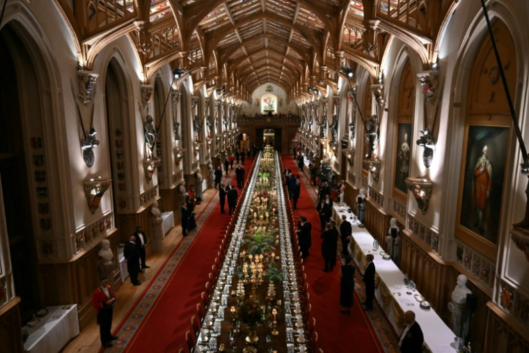 Les invités arrivent pour un banquet d'État au château de Windsor, à l'occasion de la deuxième visite d'État du président américain Donald Trump, le 17 septembre 2025 à Windsor ( POOL / ANDREW CABALLERO-REYNOLDS )