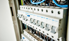 Les industriels bénéficient d'une offre similaire depuis des années en cas de pic de demande d'électricité en France. (illustration) (Pixabay / jarmoluk)