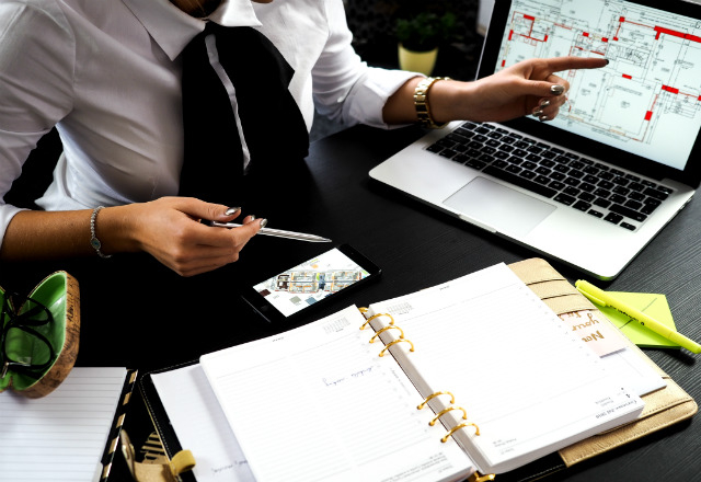 Un agent immobilier a droit a sa commission si l'acte de vente le prévoit ( Crédits : Pexels )