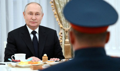 Le président russe Poutine rencontre des militaires impliqués dans le conflit russo-ukrainien, à Moscou