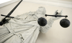 Trois personnes ont été mises en examen et écrouées à Paris dans le cadre d'une double affaire d'espionnage économique au profit de Moscou et d'ingérence ( AFP / Damien MEYER )