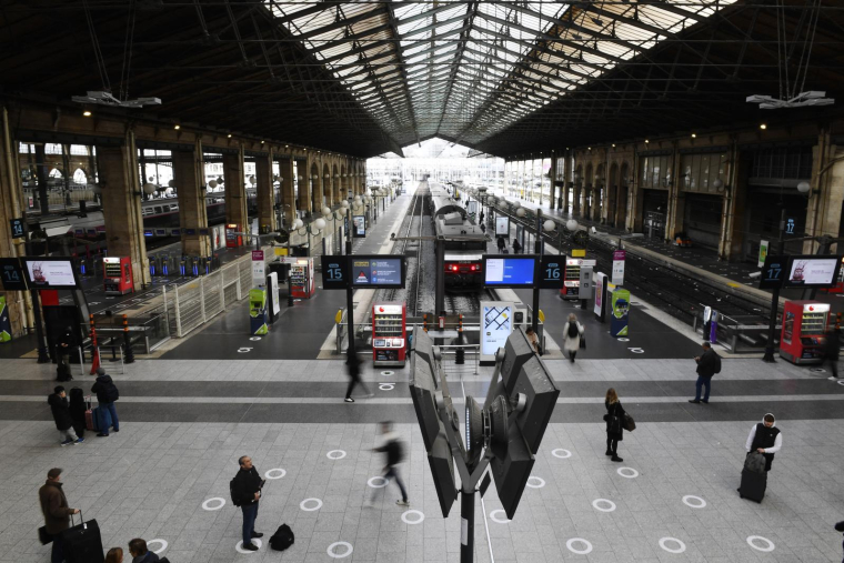 Gare du Nord à Paris, le 3 février 2023. ( AFP / JULIEN DE ROSA )