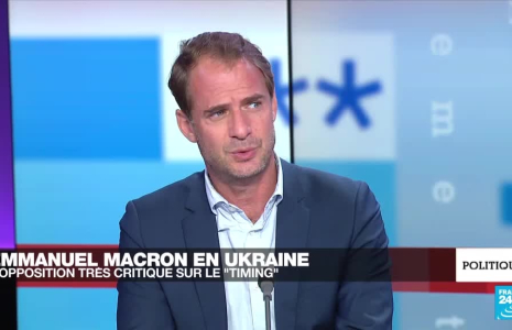 Emmanuel Macron en Ukraine : l'opposition très critique sur le timing
