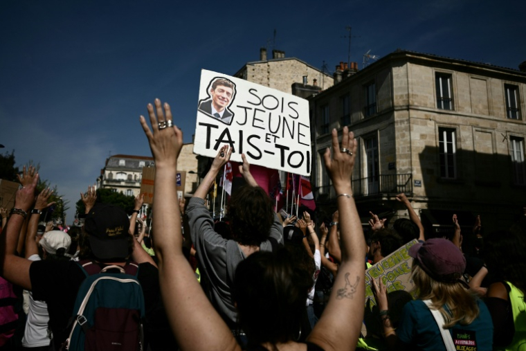 De jeunes élèves manifestent à Bordeaux, le 29 septembre 2026 ( AFP / Philippe LOPEZ )