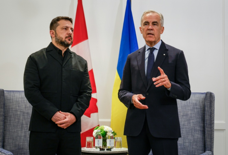Volodymyr Zelensky et Mark Carney lors d'une rencontre à Calgary au Canada, le 10 septembre 2026 ( POOL / Jeff McIntosh )