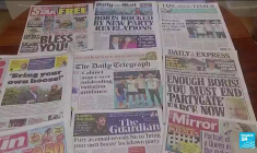 Royaume-Uni : deux ministres conservateurs démissionnent, Boris Johnson s'accroche à son poste