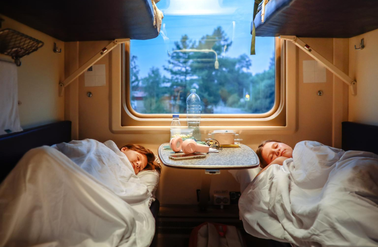 Le train de nuit est une option économique pour voyager partout en France. ( crédit photo : Getty Images )