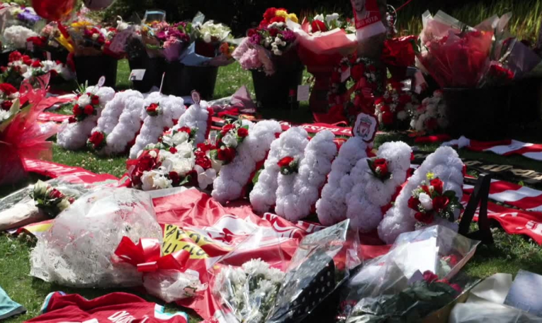 Mort de Diogo Jota: les supporters de Liverpool lui rendent hommage