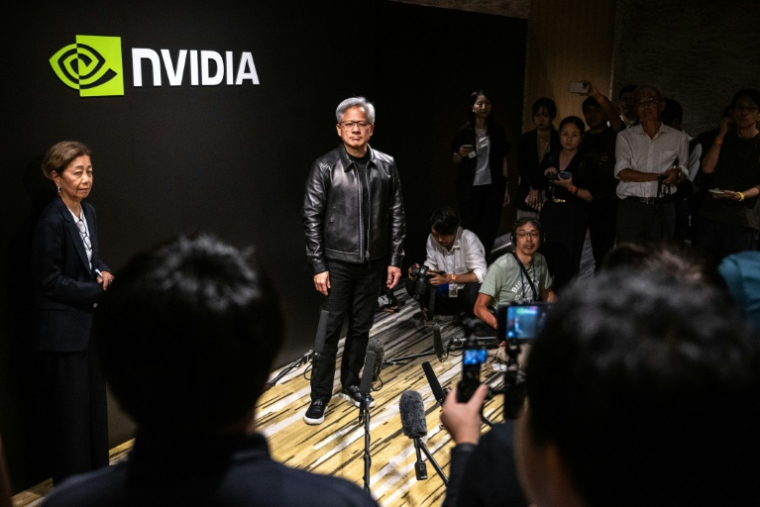 Le patron du groupe américain Nvidia Jensen Huang à Tokyo, le 16 juillet 2026 ( AFP / Philip FONG )