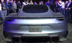 LES AMBITIONS SANS LIMITE DE TESLA INQUIÈTENT LES ANALYSTES