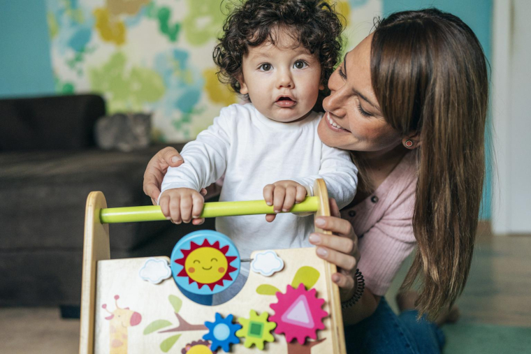 Les sommes déposées sur le Livret A d’un mineur appartiennent à l’enfant. Toute utilisation en dehors de son intérêt exclusif est strictement encadrée par la loi et peut être sanctionnée. ( crédit photo : Getty Images )