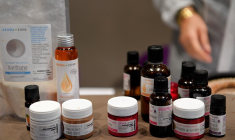 ( AFP / CHRISTOPHE ARCHAMBAULT )