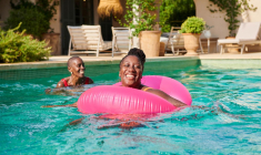 La présence d’une piscine peut ajouter de la valeur à votre maison. ( crédit photo : GettyImages )