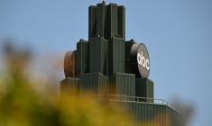 Le logo de la chaîne de télévision ABC sur un bâtiment des studios Walt Disney Studios à Burbank, en Californie, le 2 juin 2025 ( AFP / Patrick T. Fallon )