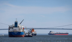 Pétroliers et chimiquiers, ancrés dans le port de New York à New York