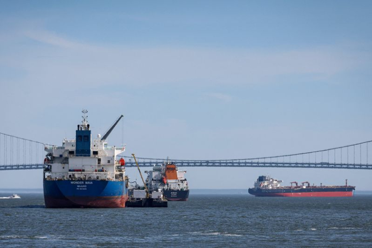 Pétroliers et chimiquiers, ancrés dans le port de New York à New York