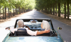 (Que prévoit la proposition de loi concernant l'évolution du permis de conduire pour les seniors ? - Crédit photo : Adobe Stock)
