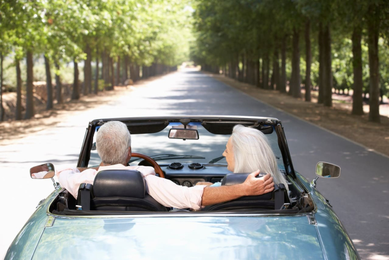 (Que prévoit la proposition de loi concernant l'évolution du permis de conduire pour les seniors ? - Crédit photo : Adobe Stock)