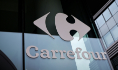 Carrefour a dévoilé mercredi son plan stratégique à horizon 2030, le troisième de l'ère Bompard, qui prévoit un milliard d'euros d'économie par an ( AFP / STEPHANE DE SAKUTIN )