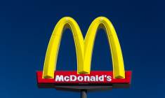 Quand les grandes marques alimentaires et grandes enseignes font des vêtements (Crédits photo : Shutterstock)