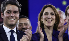 Gabriel Attal et Valérie Hayer, le 1er juin 2024, à Aubervilliers ( AFP / STEPHANE DE SAKUTIN )