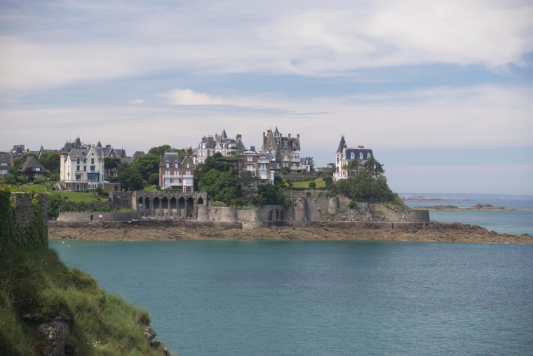 François Pinault, l’homme d’affaires breton, aime Dinard et les maisons chargées d’histoires. crédit photo : Getty Images