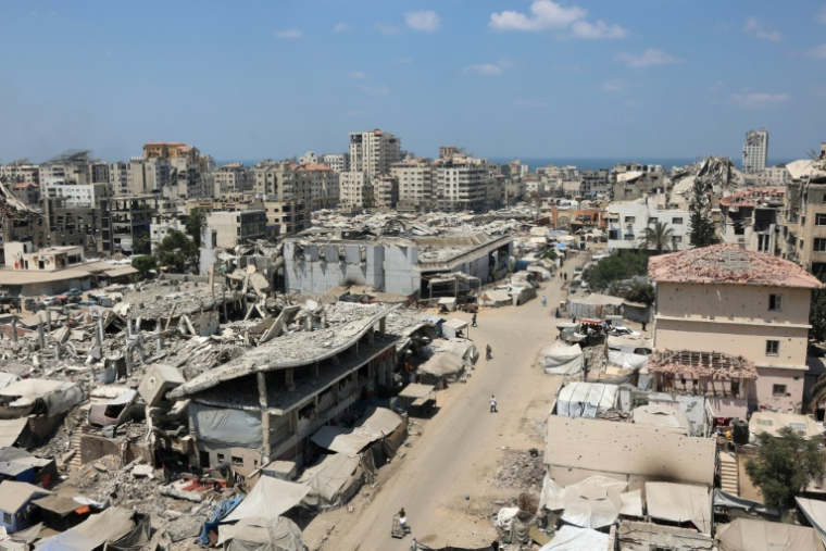 Vue générale de bâtiments détruit à Gaza, le 18 août 2025 ( AFP / Omar AL-QATTAA )