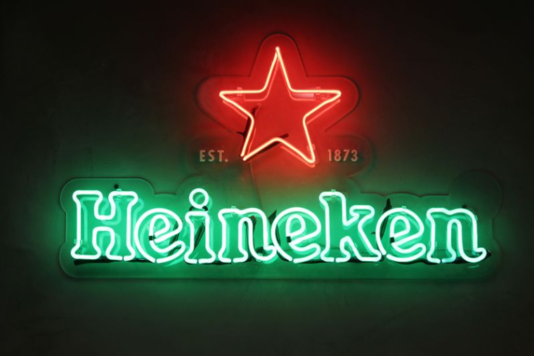 HEINEKEN MET EN GARDE CONTRE L'IMPACT DE LA PANDÉMIE AU SECOND SEMESTRE