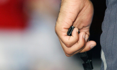 Une victime de l’arbitre pervers suisse prend la parole : « Je ne me sens plus à l’aise dans les vestiaires ni dans les toilettes publiques »