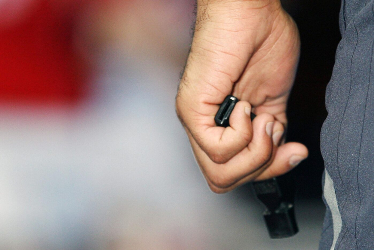 Une victime de l’arbitre pervers suisse prend la parole : « Je ne me sens plus à l’aise dans les vestiaires ni dans les toilettes publiques »